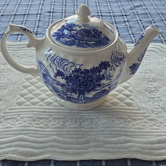Vintage Blue Willow Windsor Tea Pot Made In England - Picture 4 of 4
